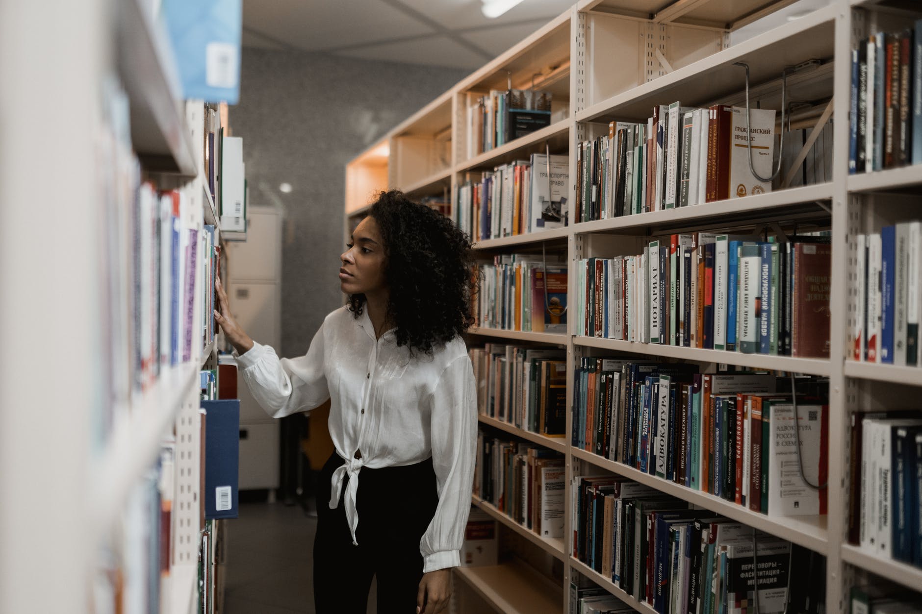 How To Become A Law Librarian: Education And Career Roadmap